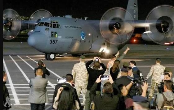 الخارجية الأمريكية تعترف بهروب 36 ألف أمريكي من المنطقة منذ بدء العدوان على إيران