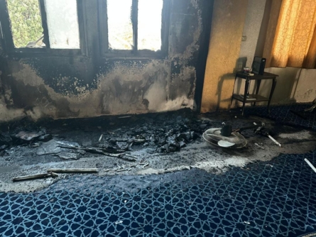 مستوطنون يحرقون مسجدا ويخطّون شعارات عنصرية في محافظة سلفيت