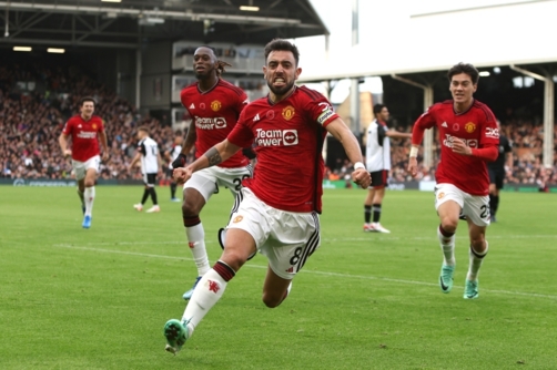 مانشستر يونايتد ينتزع فوزًا مهمًا من فولهام في الدوري الإنجليزي