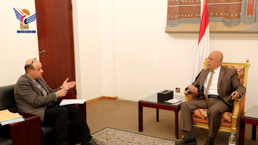 رئيس الوزراء يناقش مع الوزير المحاقري مسار تحديث المنظومة التشريعية لقطاع الاقتصاد