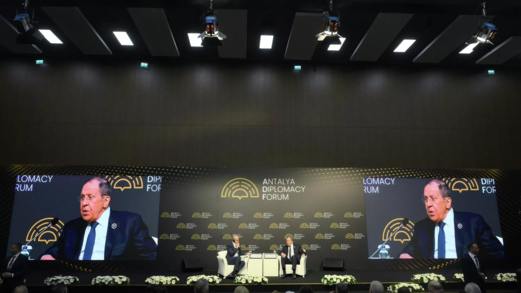 لافروف: يجب ألا نغفل عن القضية الفلسطينية