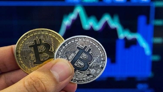 العملة المشفرة “بتكوين” تتجاوز مستوى 17 ألف دولار
