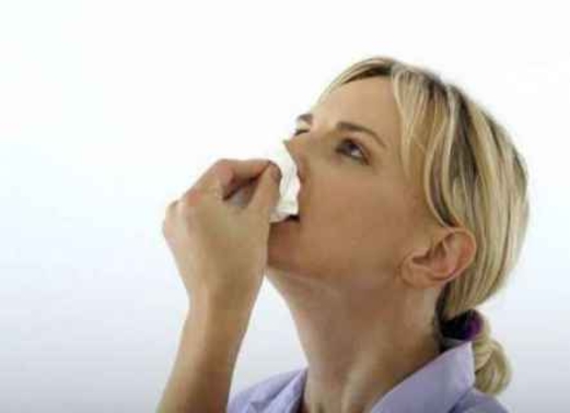 ما الذي يسبب نزيف الأنف وكيف توقفه في أقل من 5 دقائق؟ ما الذي يسبب نزيف الأنف وكيف توقفه في أقل من 5 دقائق؟