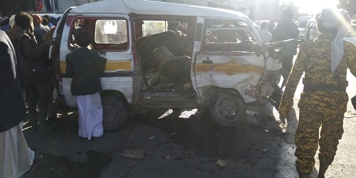 حادث مروري يسفر عن إصابات خطيرة للمواطنين أمام وزارة الصناعة (صور) حادث مروري يسفر عن إصابات خطيرة للمواطنين أمام وزارة الصناعة (صور)