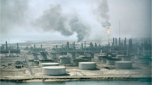هل تواصل الدول العربية إنتاج النفط والغاز أم تكافح التغير المناخي؟
