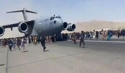 مطار كابول.. قصة المنفذ الجوي الذي بناه السوفييت وأصبح رمزاً لفوضى انسحاب أمريكا