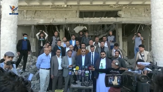 فيديو.. المؤتمر الصحفي لـ”الاتصالات” عقب غارات العدوان على مبنى “تيليمن” فيديو.. المؤتمر الصحفي لـ”الاتصالات” عقب غارات العدوان على مبنى “تيليمن”