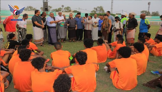 قحيم يطلع على استعدادات نادي أهلي الحديدة للمشاركة في دوري الثانية للقدم