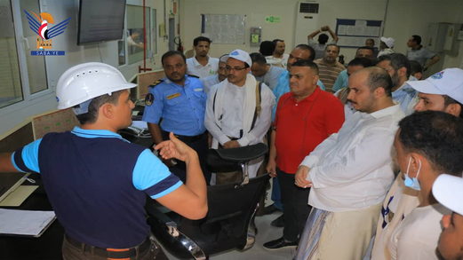 وزير الصناعة يضع حجر الأساس لمشروع صوامع ومطاحن غلال بالحديدة