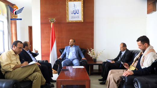 وزيرا الصناعة والأشغال يناقشان جوانب التنسيق والتعاون بين الوزارتين