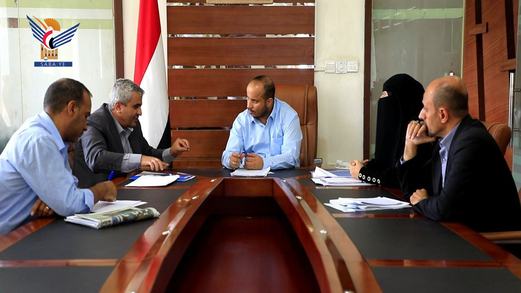 وزير الصناعة يؤكد ضرورة تطوير آليات العمل للنهوض بقطاعات الصناعات الصغيرة والأصغر