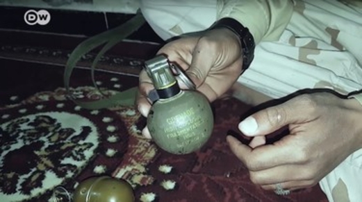 العثور على قنابل يدوية سويسرية في اليمن.. مجموعة (راوغ) تؤكد تسليمها الأسلحة للمشايخ العثور على قنابل يدوية سويسرية في اليمن.. مجموعة (راوغ) تؤكد تسليمها الأسلحة للمشايخ