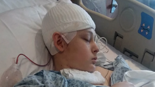 طفل أمريكي يفيق من غيبوبته قبل نزع أجهزة دعم الحياة بلحظات! طفل أمريكي يفيق من غيبوبته قبل نزع أجهزة دعم الحياة بلحظات!