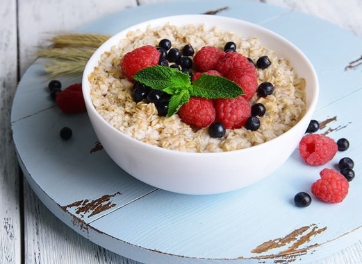 هذا ما يفعله بالجسم… فوائد لا تتوقعها في الشوفان