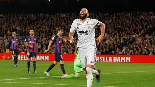 بنزيما يقود ريال مدريد للإطاحة ببرشلونة برباعية نظيفة في نصف نهائي كأس ملك إسبانيا