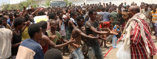 آلاف المهاجرون الأفارقة عالقون في الحرب اليمن آلاف المهاجرون الأفارقة عالقون في الحرب اليمن