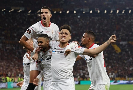 إشبيلية يتوج بلقب الدوري الأوروبي للمرة السابعة بفوزه على روما بركلات الترجيح