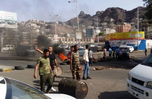 انفلات عدن وأخواتها.. هل يحد منع حمل السلاح من انتشار الجريمة؟ انفلات عدن وأخواتها.. هل يحد منع حمل السلاح من انتشار الجريمة؟