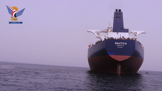 غرينبيس تشيد بعملية “محفوفة بالمخاطر” لنقل النفط من سفينة يمنية غرينبيس تشيد بعملية “محفوفة بالمخاطر” لنقل النفط من سفينة يمنية