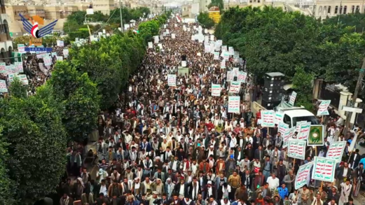 تصوير جوي لمسيرة جماهيرية بالعاصمة صنعاء تنديداً ورفضاً لجريمة حرق القرآن الكريم تصوير جوي لمسيرة جماهيرية بالعاصمة صنعاء تنديداً ورفضاً لجريمة حرق القرآن الكريم