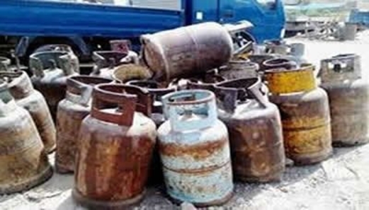 مناقشة الجوانب المتعلقة بتوفير مادة الغاز المنزلي بمحافظة صنعاء