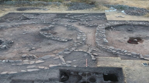 اكتشاف مقبرة قديمة عمرها حوالي 2900 عام في بيرو اكتشاف مقبرة قديمة عمرها حوالي 2900 عام في بيرو