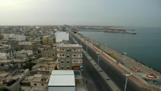 وصول باخرة تحمل شحنة غاز إلى ميناء الحديدة