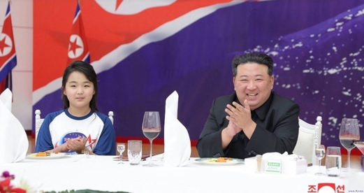 بعد نجاح إطلاق القمر الصناعي للاستطلاع.. كوريا الشمالية تحتفل بـ “عصر جديد من القوة الفضائية” بعد نجاح إطلاق القمر الصناعي للاستطلاع.. كوريا الشمالية تحتفل بـ “عصر جديد من القوة الفضائية”