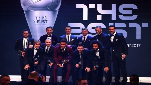 أربعة لاعبين ينافسون رونالدو على جائزة أفضل لاعب