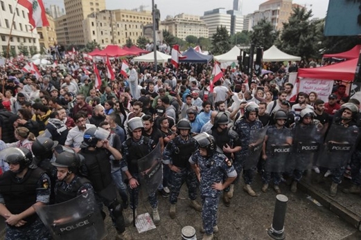 احتجاجات لبنان.. هل تدخل مرحلة الخطر؟ احتجاجات لبنان.. هل تدخل مرحلة الخطر؟