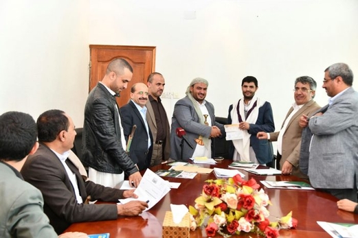هيئة الزكاة تسلم مساعدات مالية لأربعة آلاف من أسر الأسرى والمفقودين هيئة الزكاة تسلم مساعدات مالية لأربعة آلاف من أسر الأسرى والمفقودين