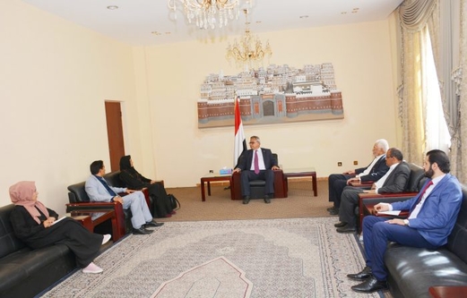 رئيس الوزراء يلتقي قيادة وزارة حقوق الانسان ويؤكد دور الوزارة في فضح جرائم العدوان رئيس الوزراء يلتقي قيادة وزارة حقوق الانسان ويؤكد دور الوزارة في فضح جرائم العدوان