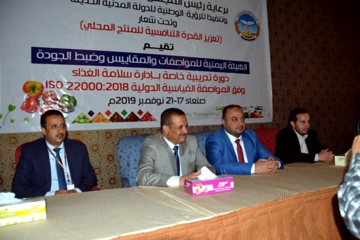 الدكتور مقبولي يؤكد اهتمام الحكومة بتشجيع الصناعات الوطنية الدكتور مقبولي يؤكد اهتمام الحكومة بتشجيع الصناعات الوطنية