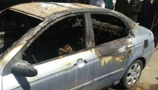 مسلحون يقتلون مواطنا ويحرقونه داخل سيارته في عدن مسلحون يقتلون مواطنا ويحرقونه داخل سيارته في عدن