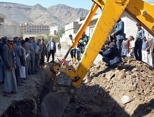 وزير الاتصالات يتفقد سير العمل بمشروع الكابل الرئيسي بمنطقة السنينة وزير الاتصالات يتفقد سير العمل بمشروع الكابل الرئيسي بمنطقة السنينة