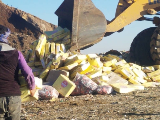 المواصفات تتلف مواداً غذائية متنوعة مخالفة ومنتهية المواصفات تتلف مواداً غذائية متنوعة مخالفة ومنتهية