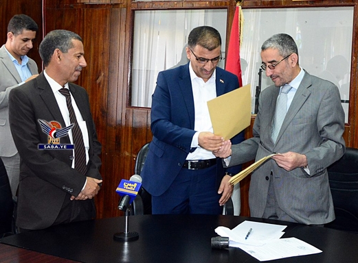 عدد من قيادات الدولة تسلم إقراراتها بالذمة المالية إلى هيئة مكافحة الفساد