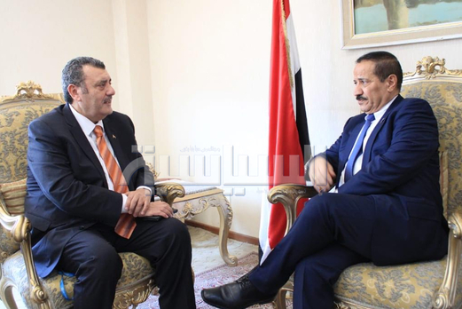 وزير الخارجية يبحث مع القائم بأعمال ممثل الصحة العالمية ترتيبات بدء رحلات الجسر الطبي للحالات المرضية الحرجة