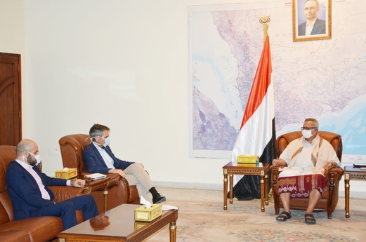 رئيس الوزراء يناقش مع رئيس بعثة الصليب الأحمر دور اللجنة في إسناد القطاع الصحي   