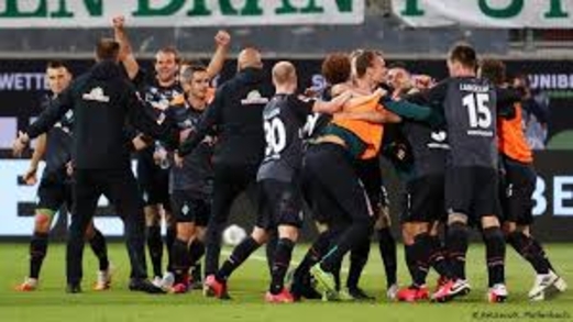 بريمن يبقى في الدوري الألماني لكرة القدم