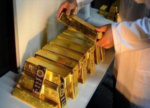 لليوم الثالث.. أسعار الذهب تنحدر من أعلى مستوى تاريخي