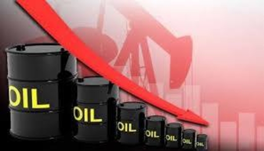 النفط ينزل 1% بفعل بطء التعافي من فيروس كورونا ومخاوف المعروض