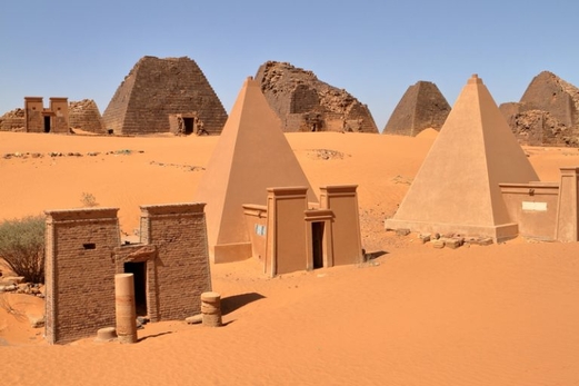 منقبون غير قانونيين عن الكنوز يدمرون موقعا أثريا في السودان عمره 2000 عام