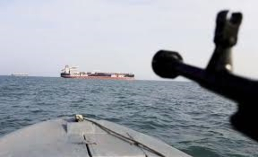 احتجاز السفن النفطية ينذر بكارثة إنسانية في اليمن احتجاز السفن النفطية ينذر بكارثة إنسانية في اليمن