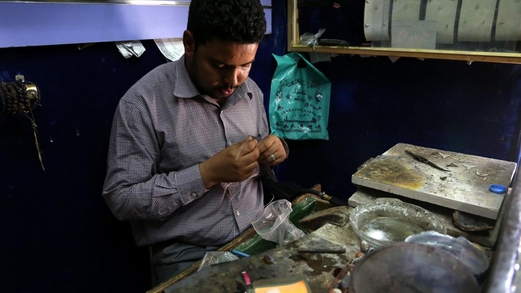 الإمارات تنهب الثروات المعدنية في اليمن الإمارات تنهب الثروات المعدنية في اليمن