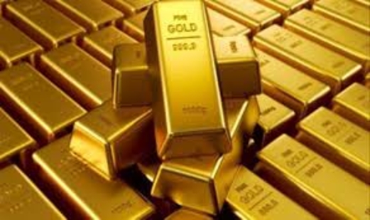 عقود الذهب تتعافى قليلا من أدنى مستوى خلال 18 شهرا