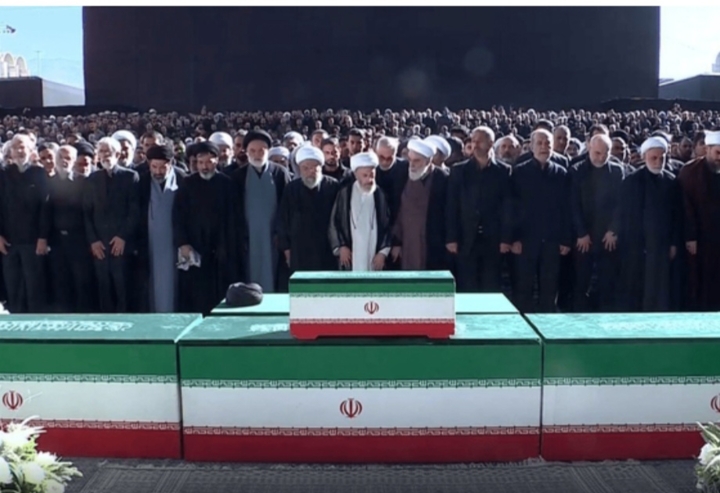 رسائل تشييع السيد الخامنئي: استفتاء شعبي لاستمرار نهج الثورة وإخفاق عزل إيران