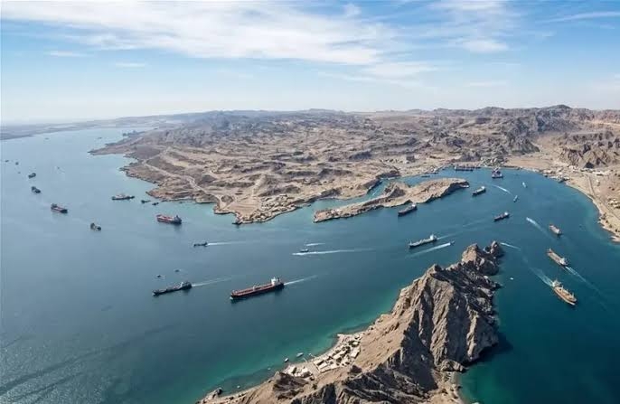 إيران تفتح مضيق هرمز بالكامل