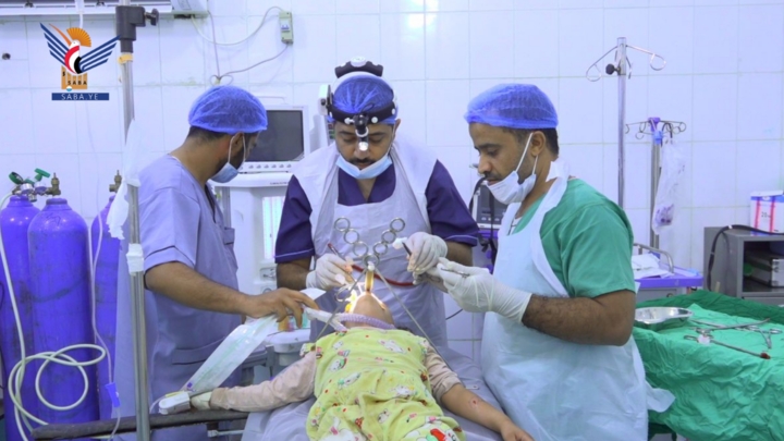 تواصل المخيم الجراحي المجاني في مستشفى الحزم بالجوف