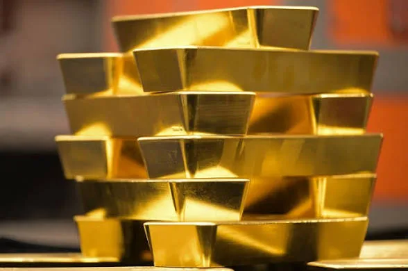 الذهب يتعافى قليلا من أدنى مستوى في شهرين